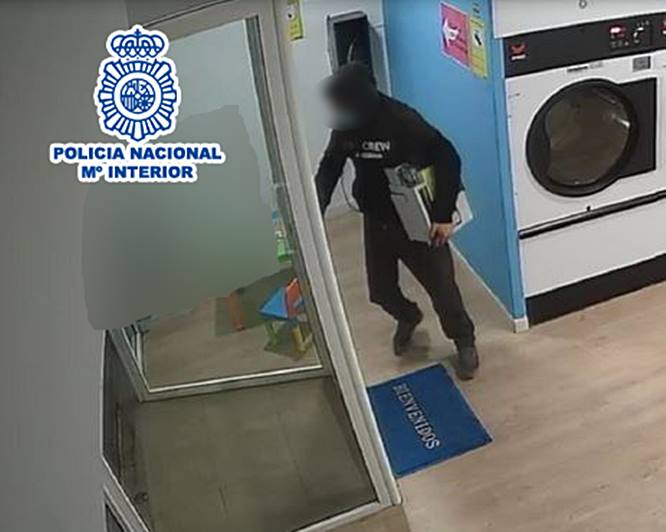 La Policía Nacional ha detenido a una pareja por robar en seis ocasiones en lavanderías autoservicio