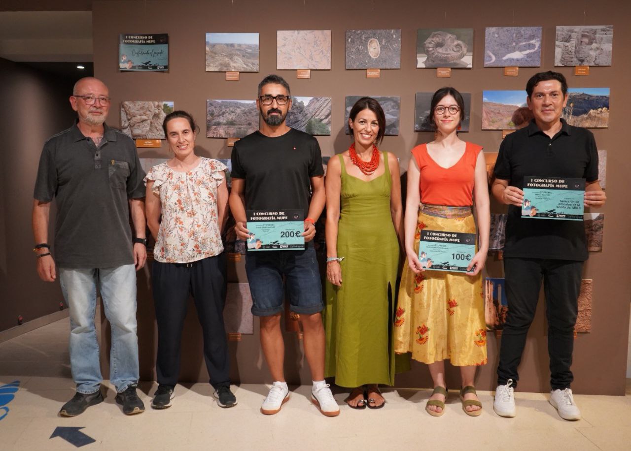 El MUPE celebró la entrega de premios del concurso fotográfico "Capturando el Pasado" e inauguró una exposición que destaca la riqueza geológica de Elche. Descubre las 33 fotografías ganadoras durante todo el mes de agosto.