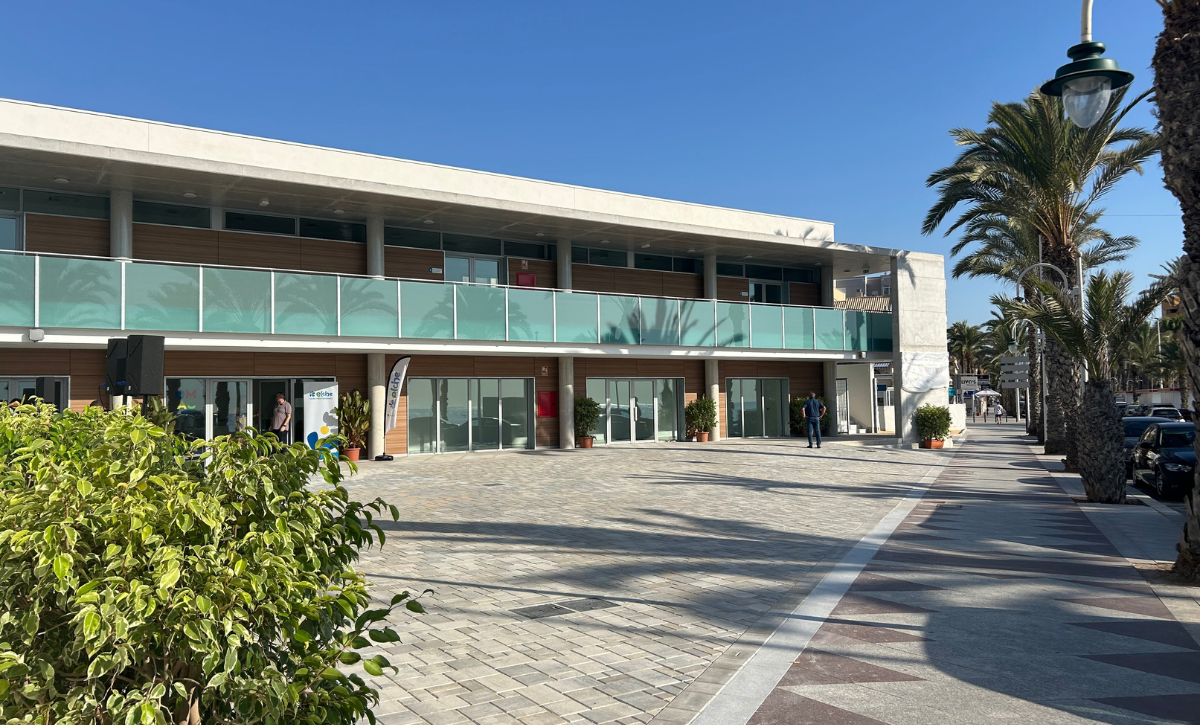 El Ayuntamiento de Elche cede espacio a Correos en Arenales del Sol para mejorar el servicio de proximidad