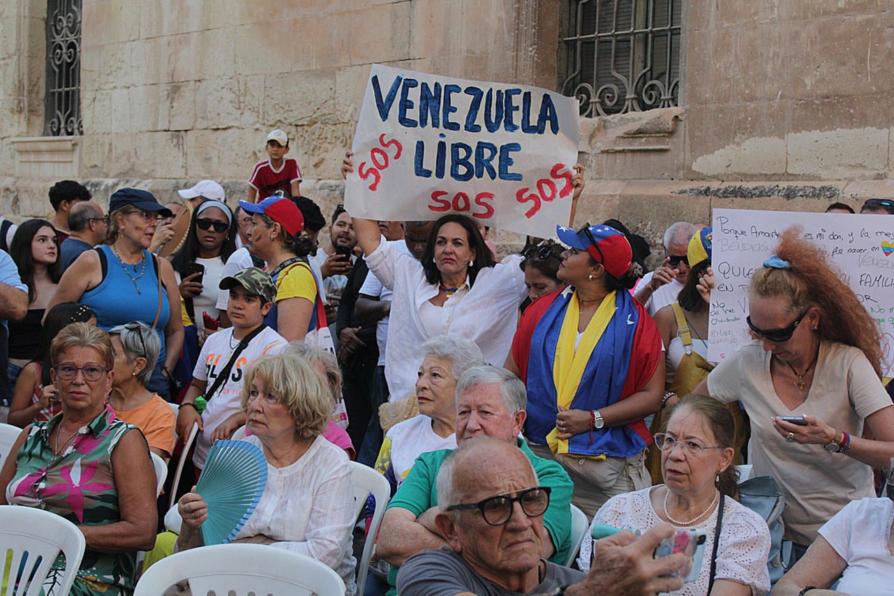 manifestación de la comunidad venezolana en Elche