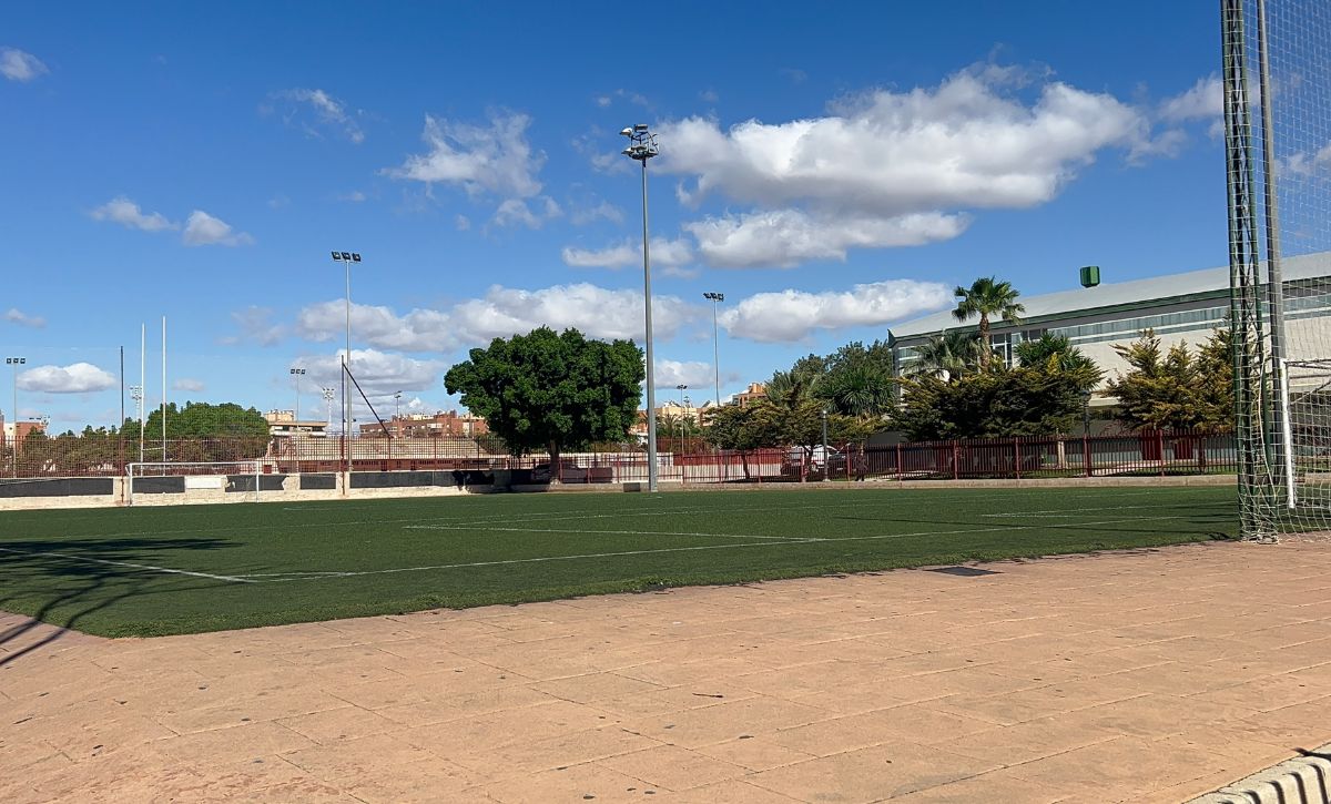 renovación césped artificial en la Ciudad Deportiva de Elche