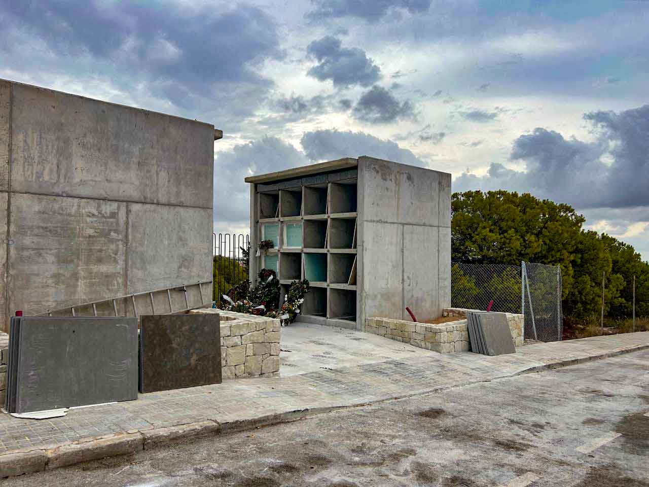 construcción de nichos en el cementerio nuevo de San Agatángelo