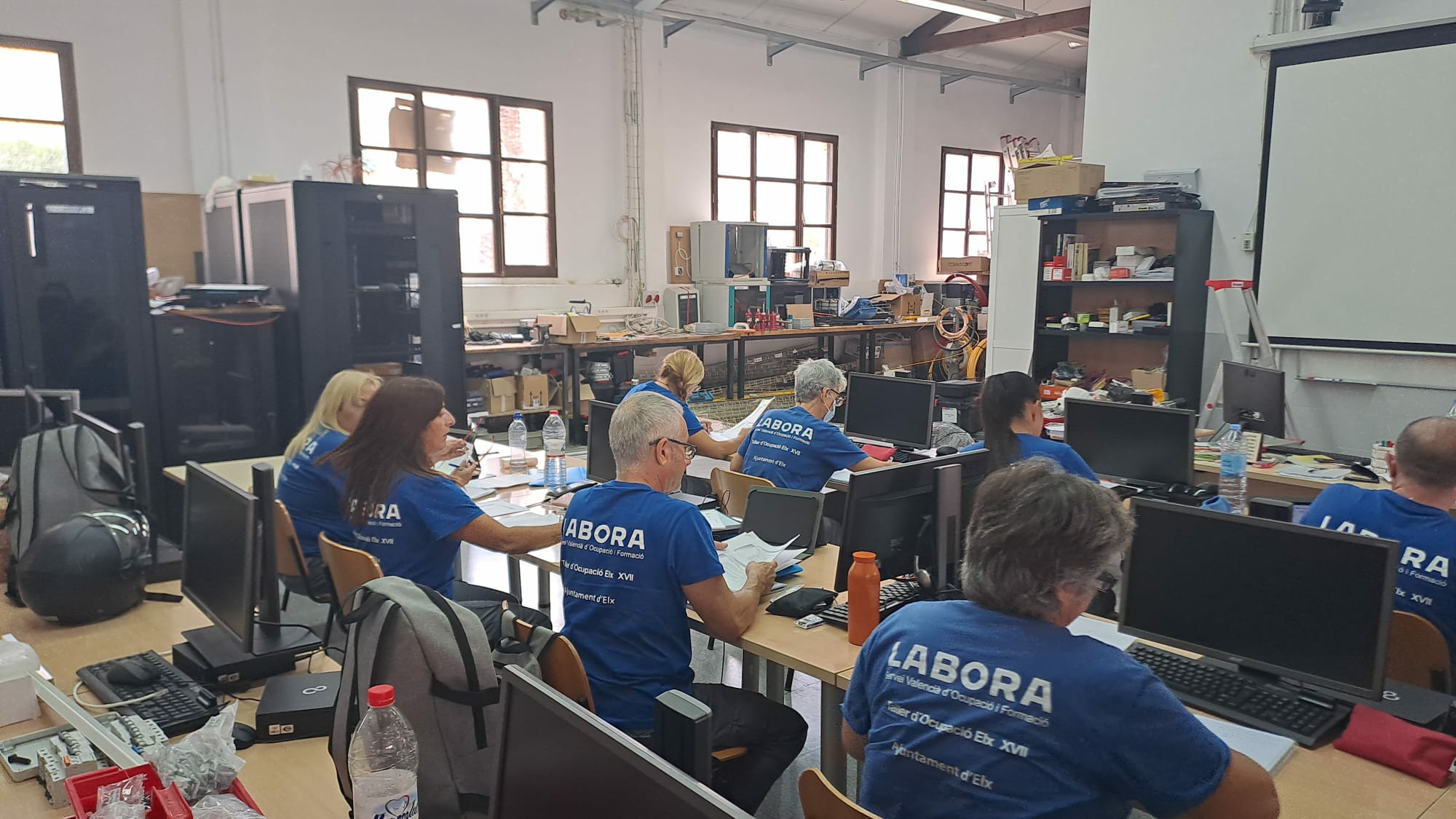 nueva aula de informática en el Centro Municipal de Formación de Elche