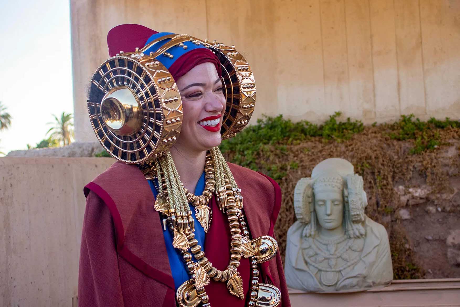 Dama Viviente de la Real Orden de la Dama de Elche