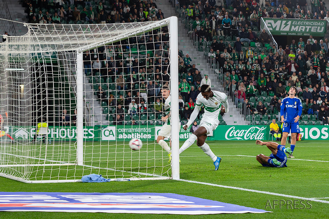 Goleada del Elche contra el Oviedo