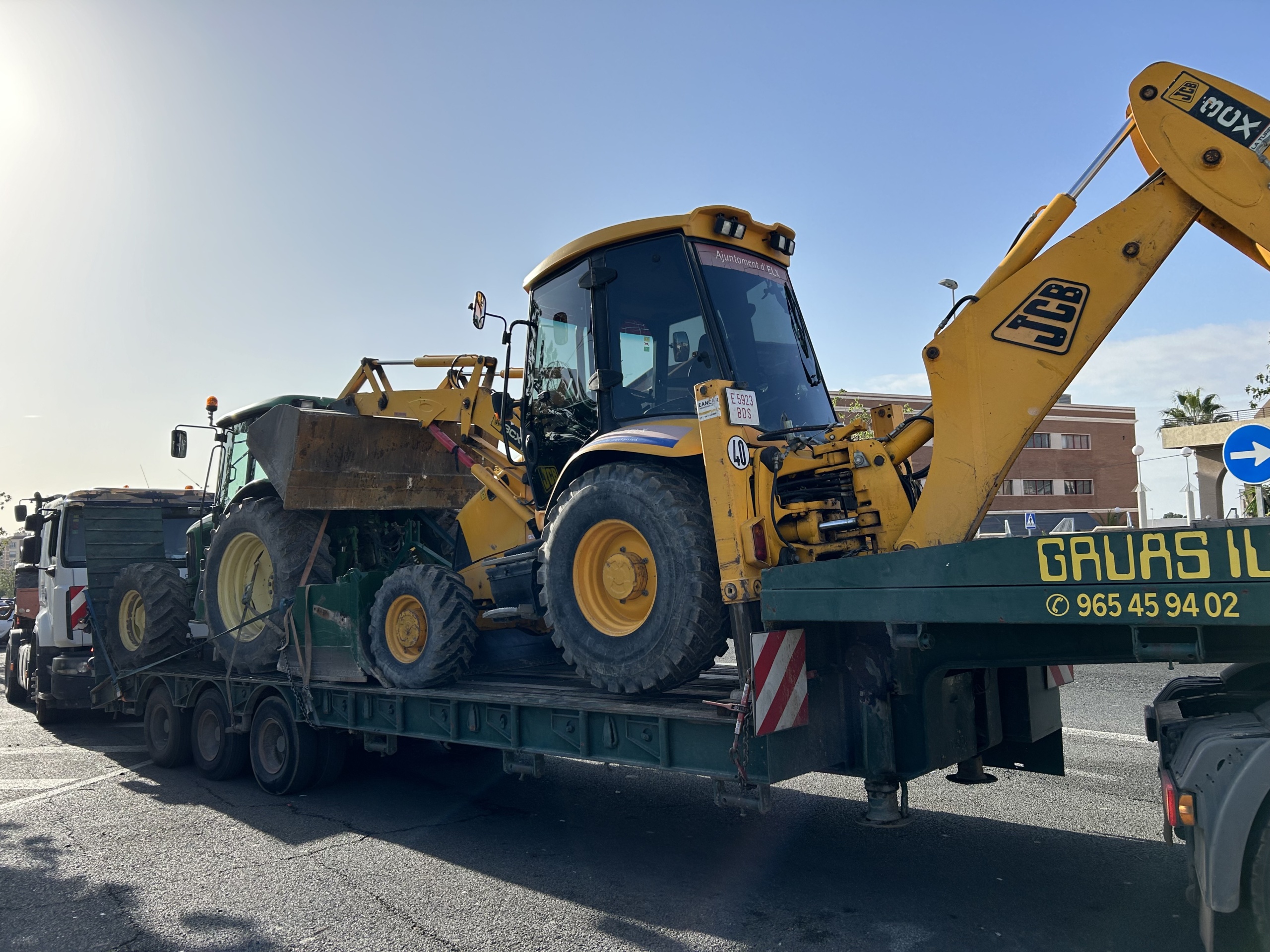 Elche envía maquinaria y voluntarios a Valencia por la DANA