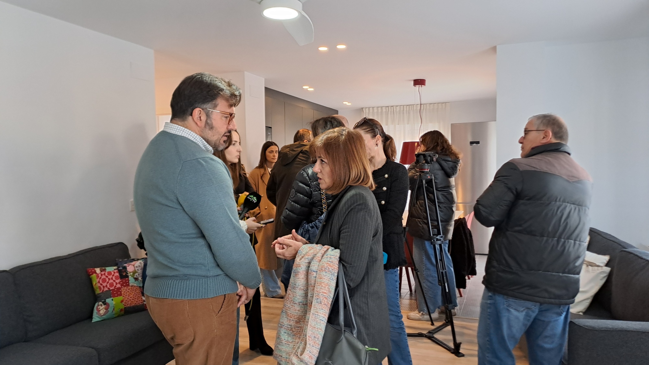 Elche refuerza su compromiso social con tres pisos de acogida para mujeres vulnerables