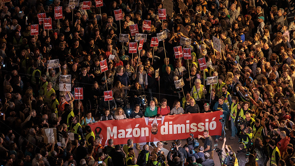 manifestación en Valencia por la dimisión de Carlos Mazón