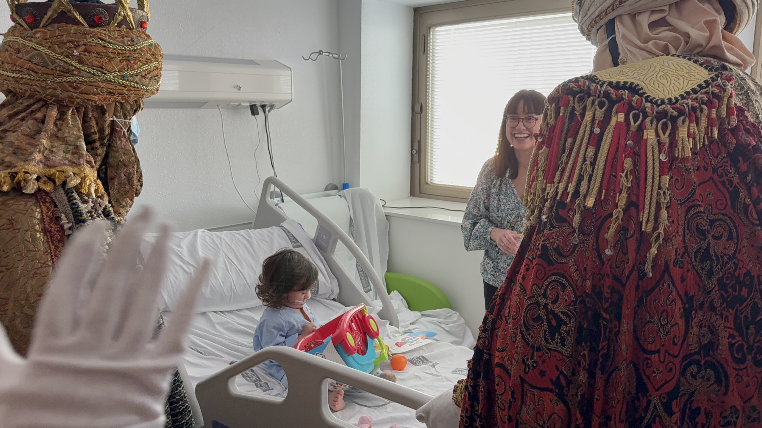 Reyes Magos visitan el Hospital General de Elche