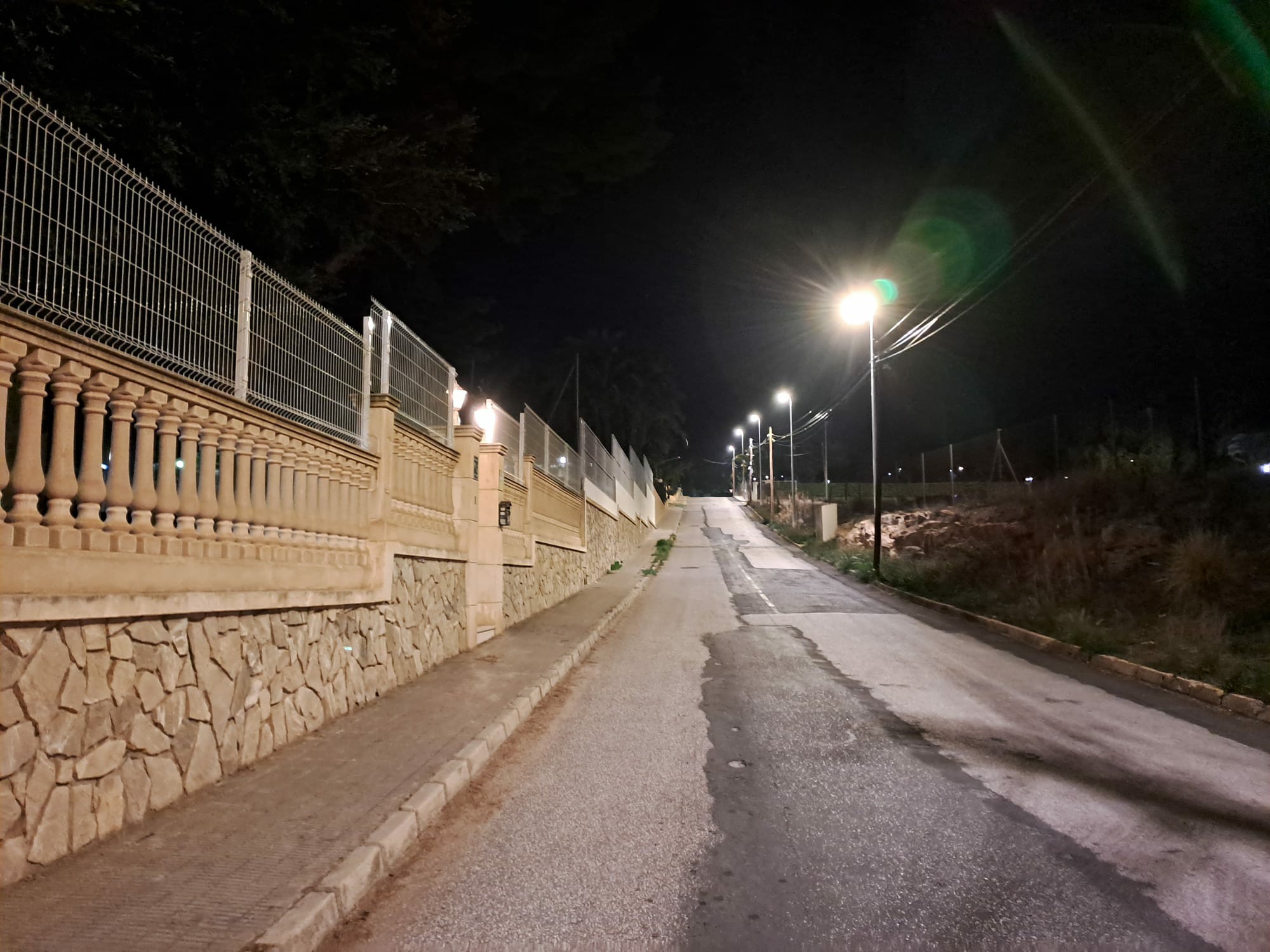 Bonavista completa su alumbrado público con la instalación de 222 farolas LED en 18 calles. Una inversión de 693.000 euros da respuesta a una reivindicación vecinal desde 2008.